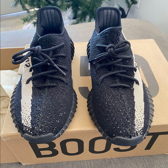 Yeezy Boost 350 V2 - Picture 3 of 8